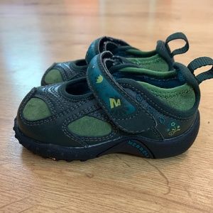 Size 4 merrell kids shoes